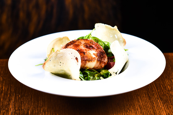 SALAD WITH GRILLED GOAT CHEESE