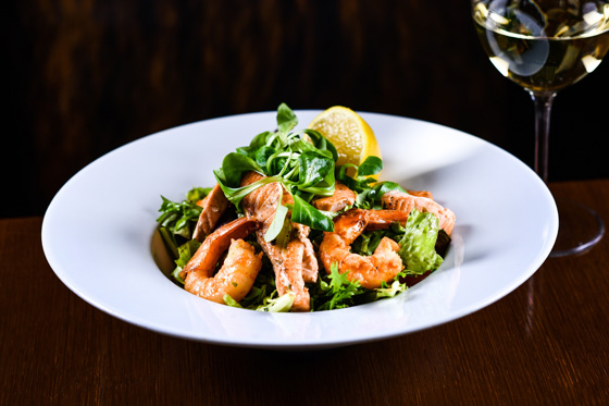 SALAD WITH GRILLED TIGER PRAWNS
